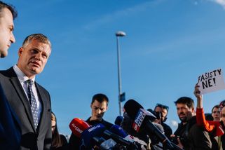 Komentář: Prezident nemůže navléknout uniformu a rozkazem vetovat ministry - Seznam Zprávy